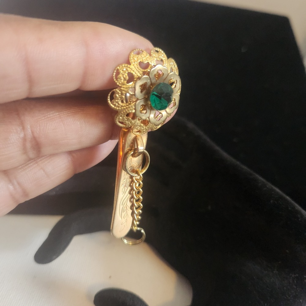 Vintage Gold Tone Filigree Flower Tie Clip Etched Green Rhinestone with Chain - Picture 8 of 10